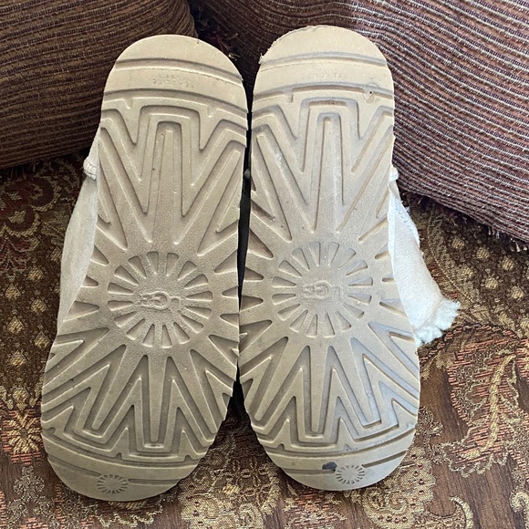 UGG Women's Cream Shearling Winter Boots - Picture 3 of 5